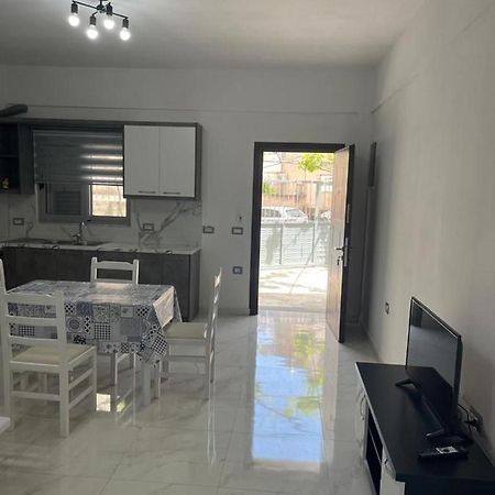 Taku Apartment Saranda Extérieur photo