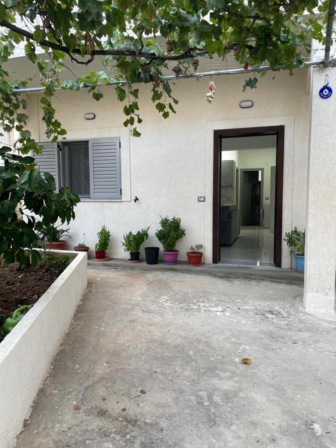Taku Apartment Saranda Extérieur photo