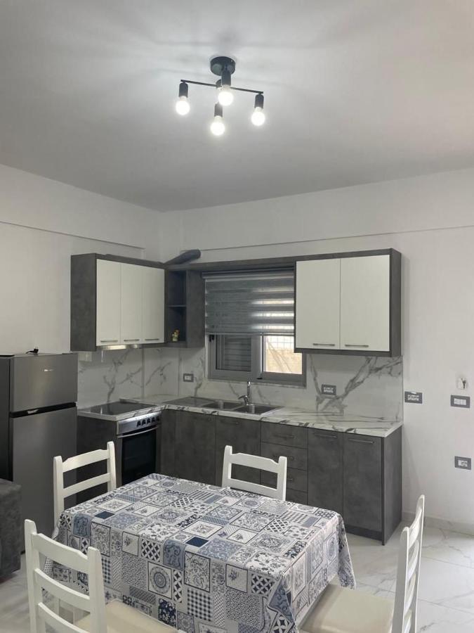 Taku Apartment Saranda Extérieur photo