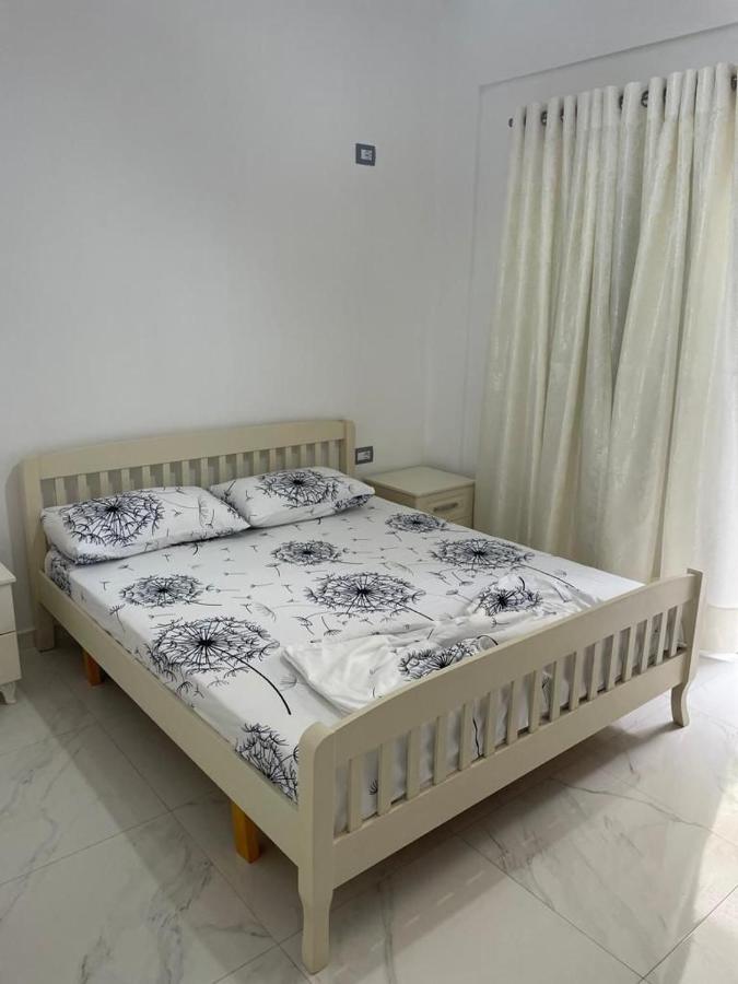 Taku Apartment Saranda Extérieur photo